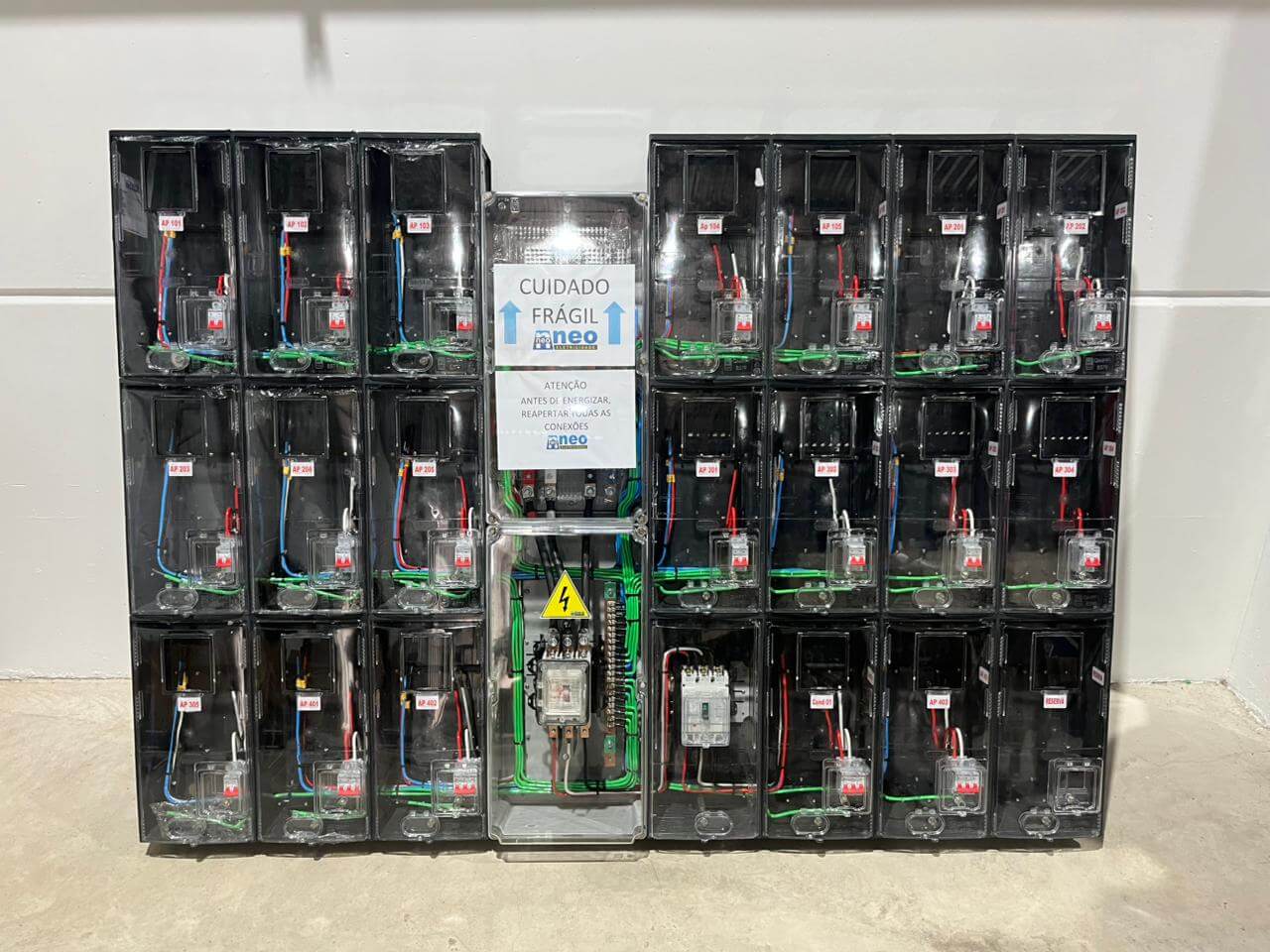 Quadros de medição em policarbonato prontos para instalação